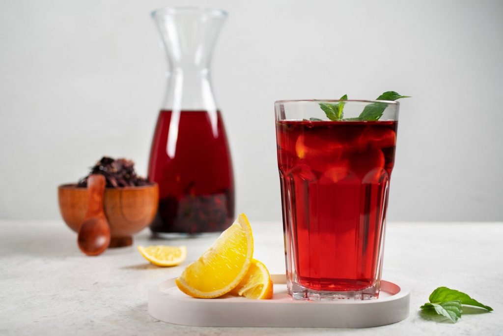 Refreshing teas and infusions for the summer